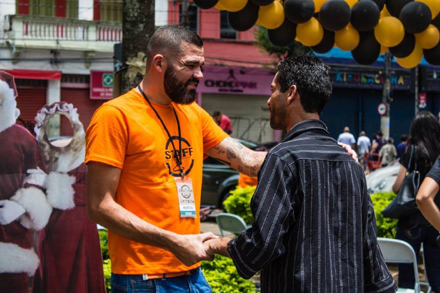 O projeto “The Street Store” (“Loja de rua”) já atendeu milhares de pessoas no mundo inteiro. Foto Divulgacao