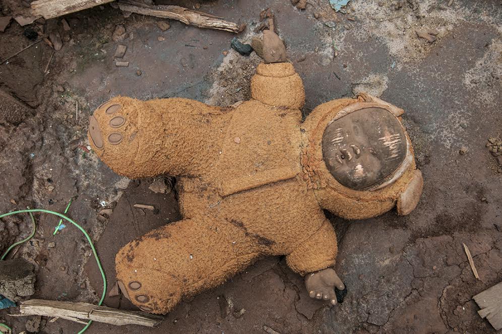 As marcas da destruição estão por todos os lados. Foto de Andre Teixeira