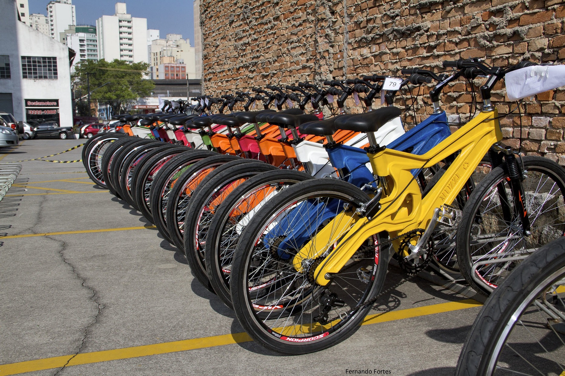 Foto de Divulgação A Muzzicycle tem um desenho aerodinâmico - com ar dentro - para ser mais flexível e forte, dispensando amortecedores. Foto de Divulgação