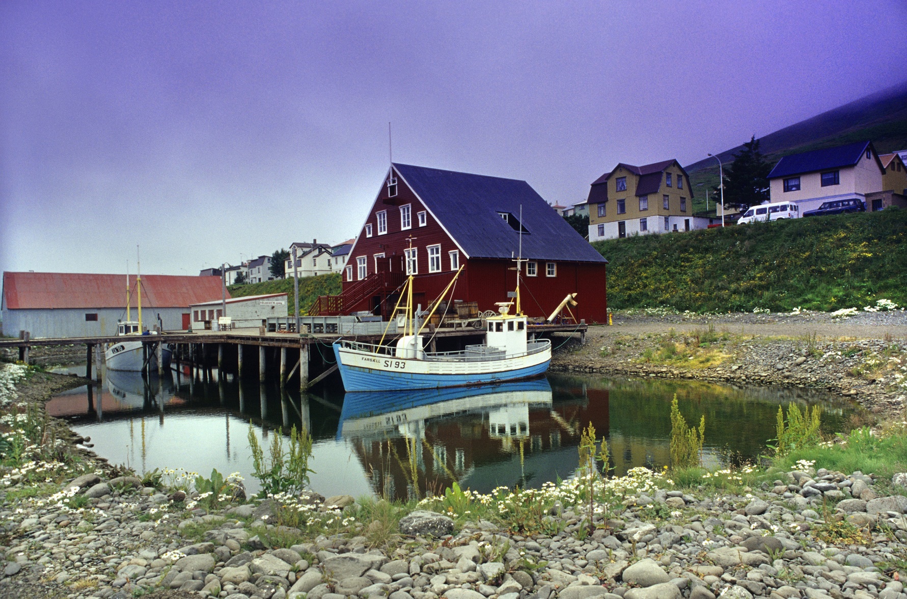 Foto de Loretta Felli /AGF/Photononstop A aprazível Siglufjörður, uma vila de pescadores isolada na Islândia, faz sucesso entre os artistas. Foto de Loretta Felli /AGF/Photononstop
