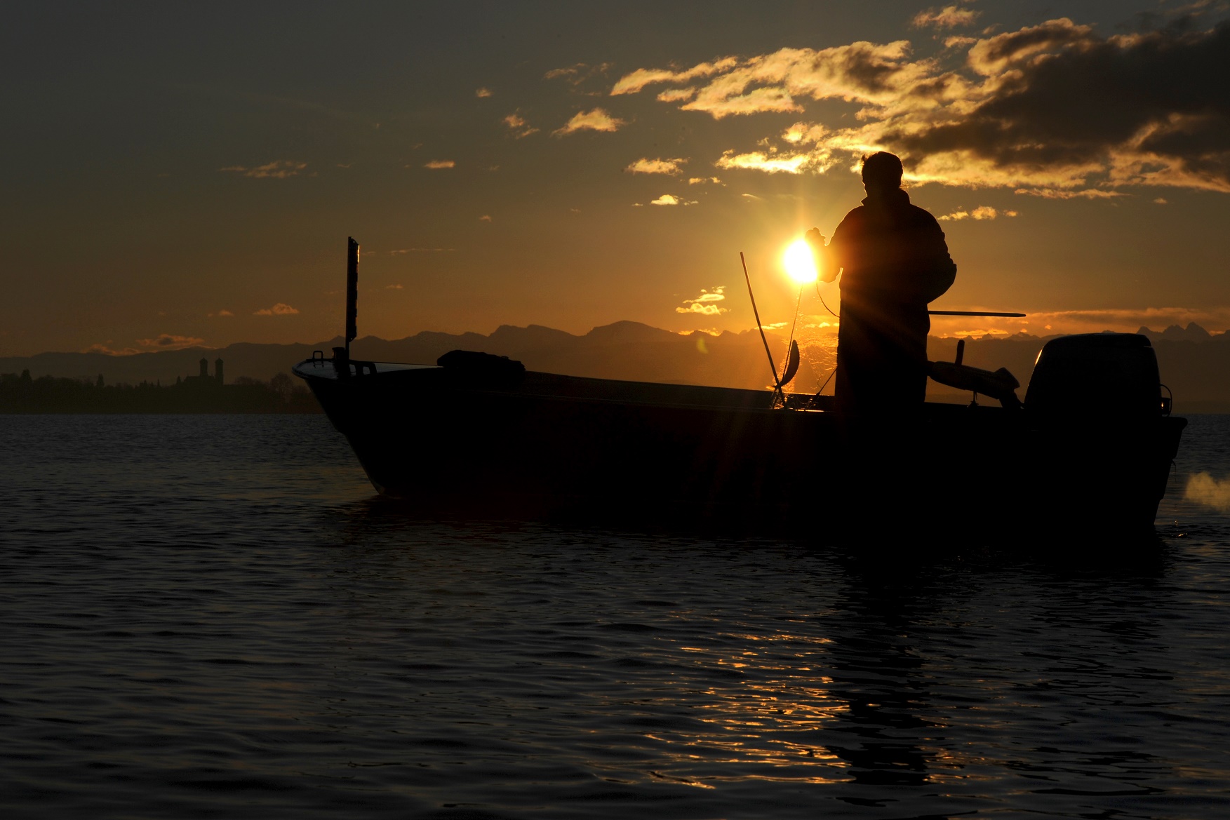 Foto Felix Kaestle/DPA Os pescadores defendem medidas "poluentes" para devolver ao lago "a naturalidade perdida". Foto Felix Kaestle/DPA