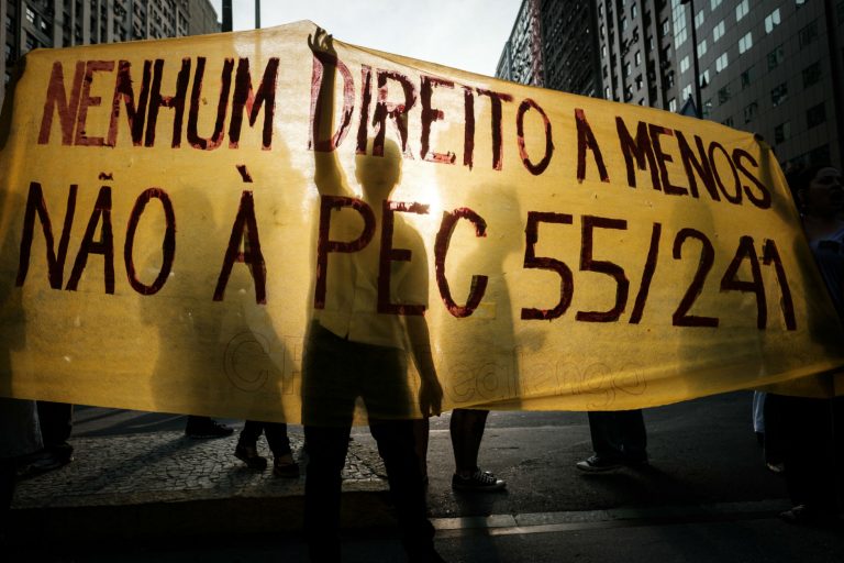 Protesto contra a PE. Foto de Yasuyoshi Chiba/ AFP