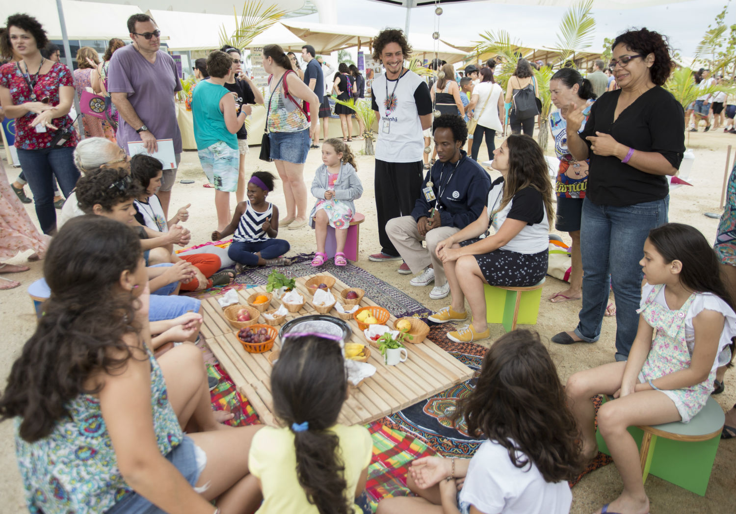 Piquenique no evento "O que vamos comer amanhã?" reuniu crianças e adultos (Foto Renee Rocha)