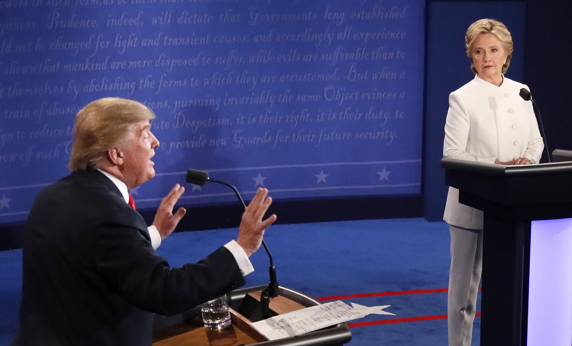 A licença familiar remunerada é um dos poucos temas em que Hillary Clinton e Donald Trump concordam. Foto de Mark Ralston/AFP