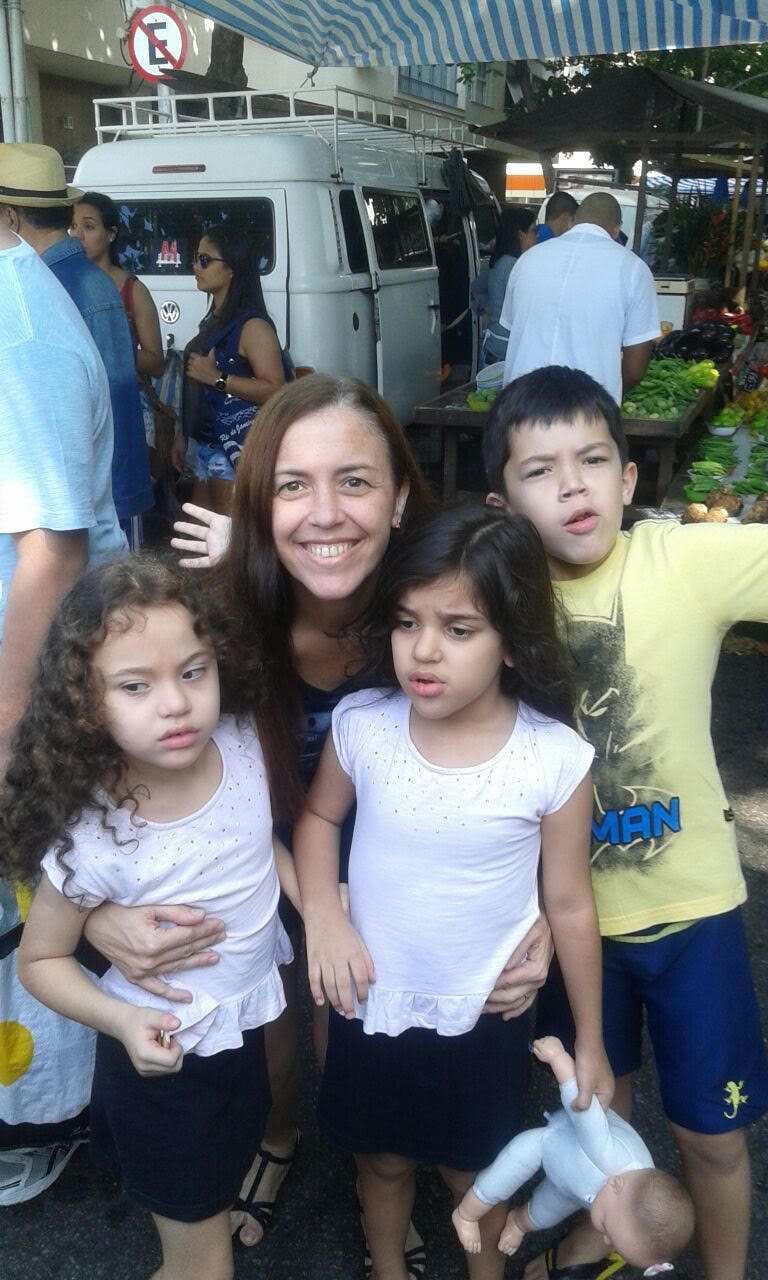 Ana Paula, com os filhos Luigi, Giovana e Paola. Foto Àlbum de família