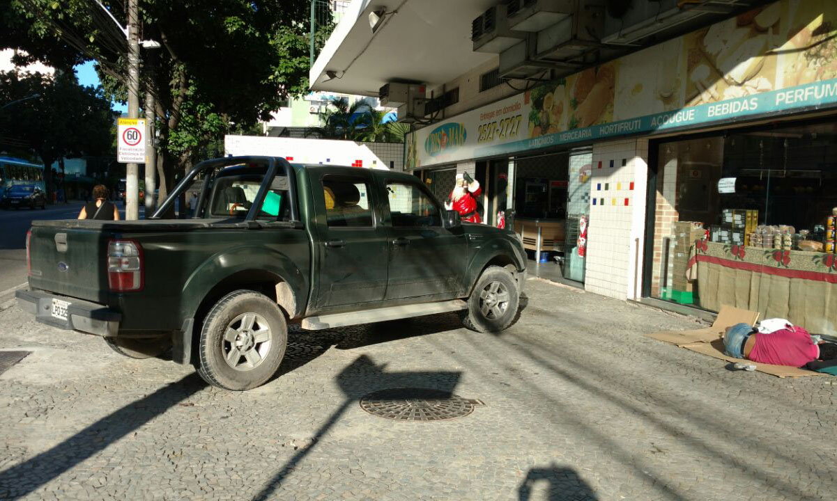 Foto Leo Aversa Tudo volta à normalidade e os carros recuperam o seu espaço. Foto Leo Aversa