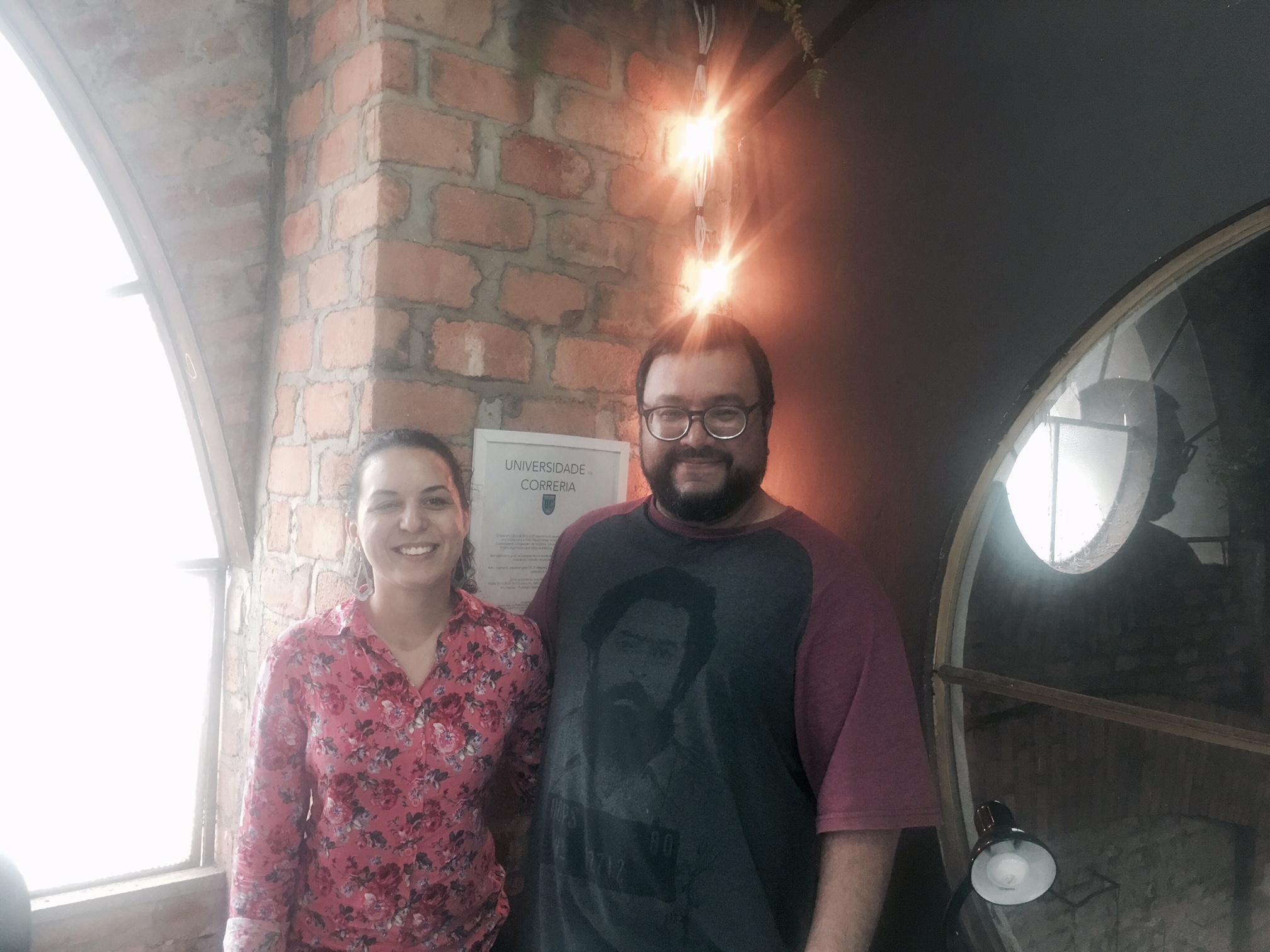 Suelen e Anderson na nova sede da Universidade da Correria