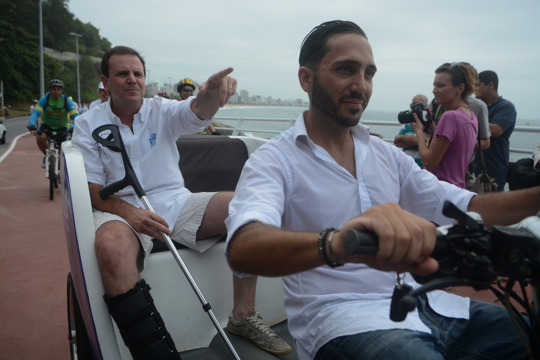 O prefeito na inauguração da ciclovia da Niemeyer, que acabou desabando e provocando a morte de duas pessoas. Foto Jorge Hely/Brazil Photo Press