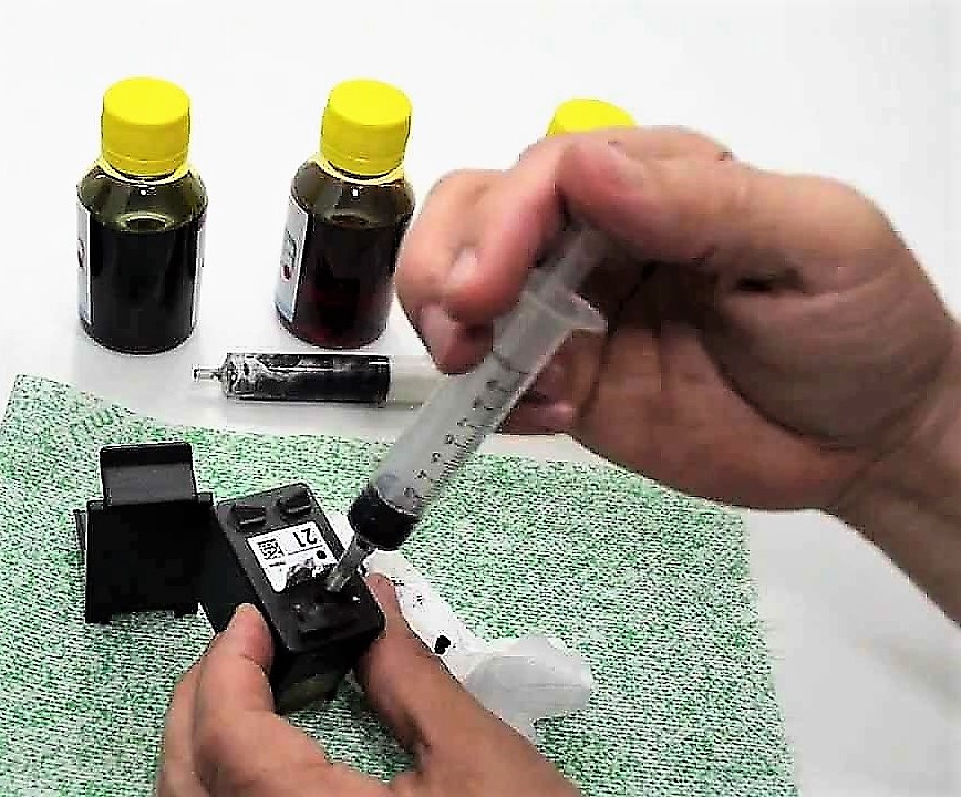 Um jeito 'revolucionário' de trocar a tinta da impressora (Foto: divulgação)