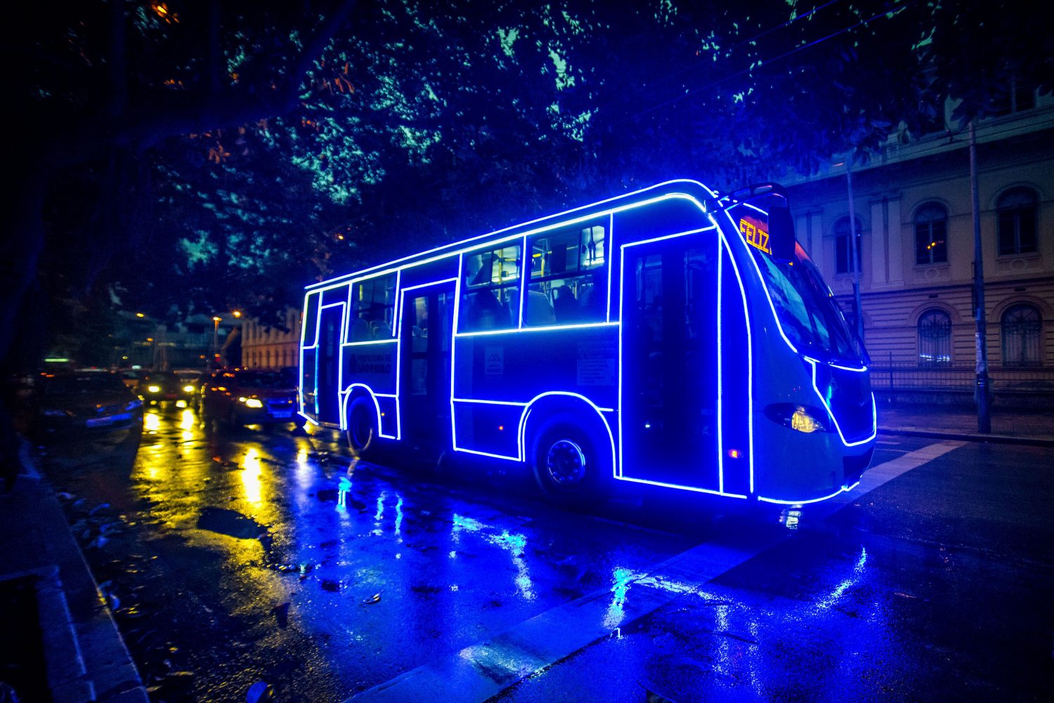 Enfim uma novidade nas ruas brasileiras: o Uber Maxi Pool (Photo by Cris Faga/NurPhoto)