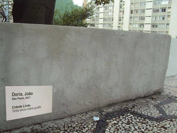 Protesto bem-humorado transforma em arte a decisão do prefeito. Foto de Florência Costa