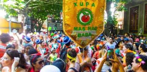 Bloco pré-carnavalesco, em Laranjeiras. Lideranças dizem que está cada vez mais difícil bancar a festa. Foto de Ellan Lustosa/Citizenside