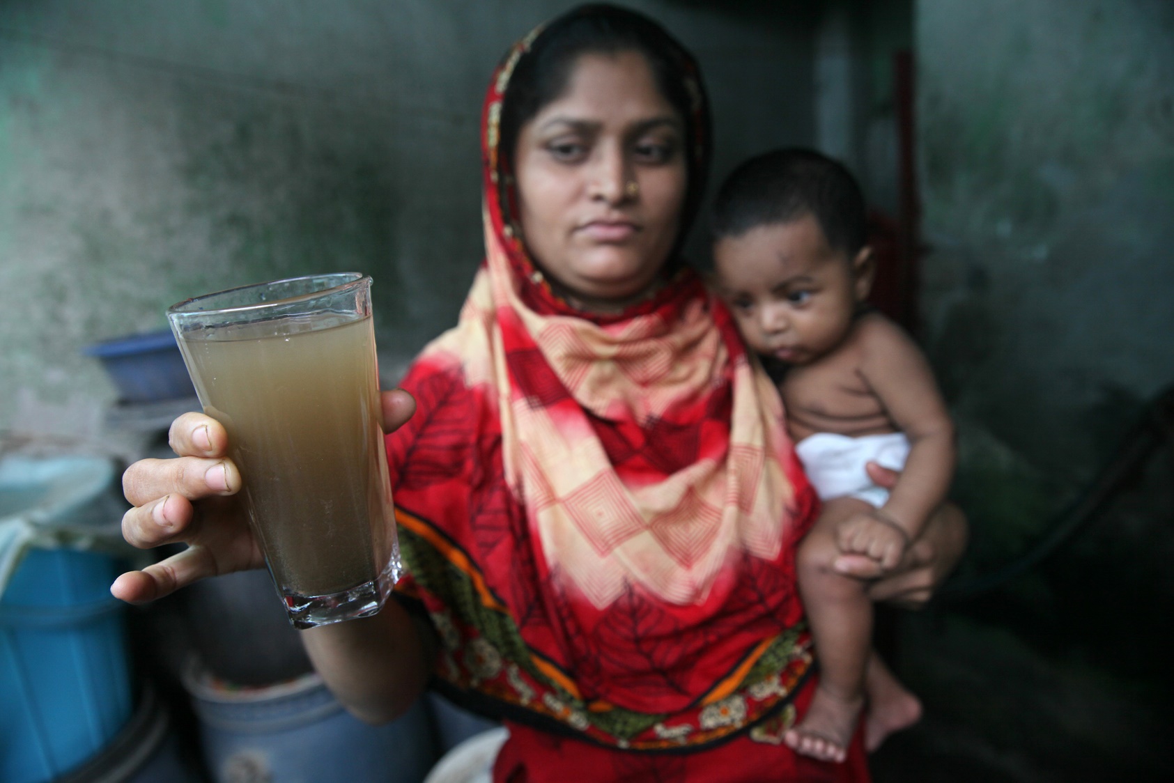 Foto Mehedi Nasan/NurPhoto A contaminação da água é uma das principais causas da mortalidade infantil no mundo. Foto de Mehedi Nasan/NurPhoto