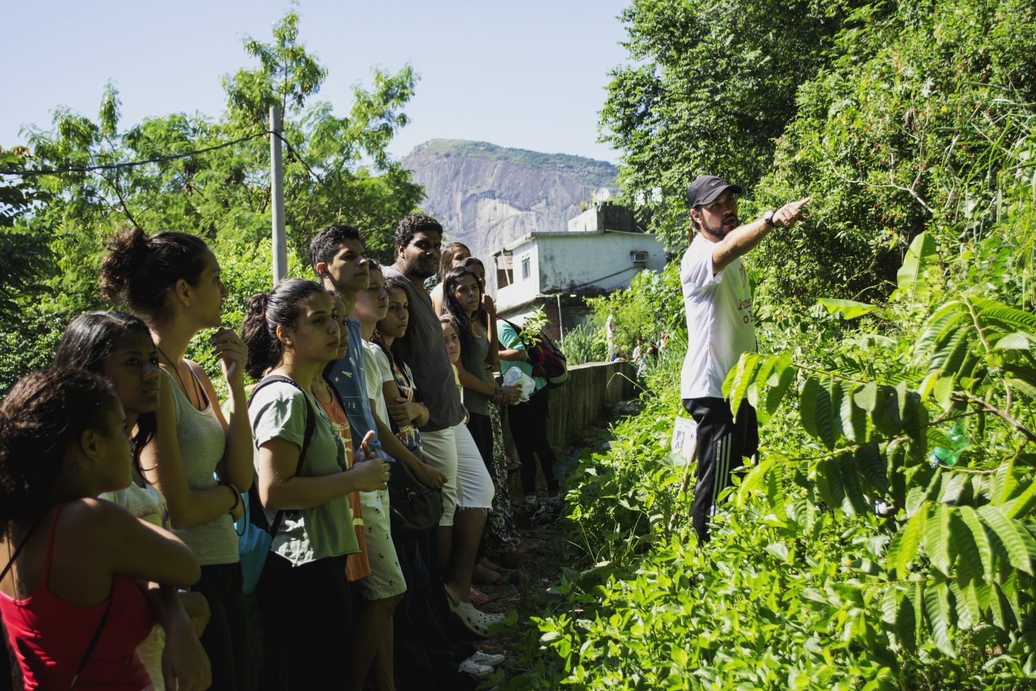 No sábado do fim de semana de boas ações, voluntários vão a campo (Foto Gabriela Mendes/Divulgação)