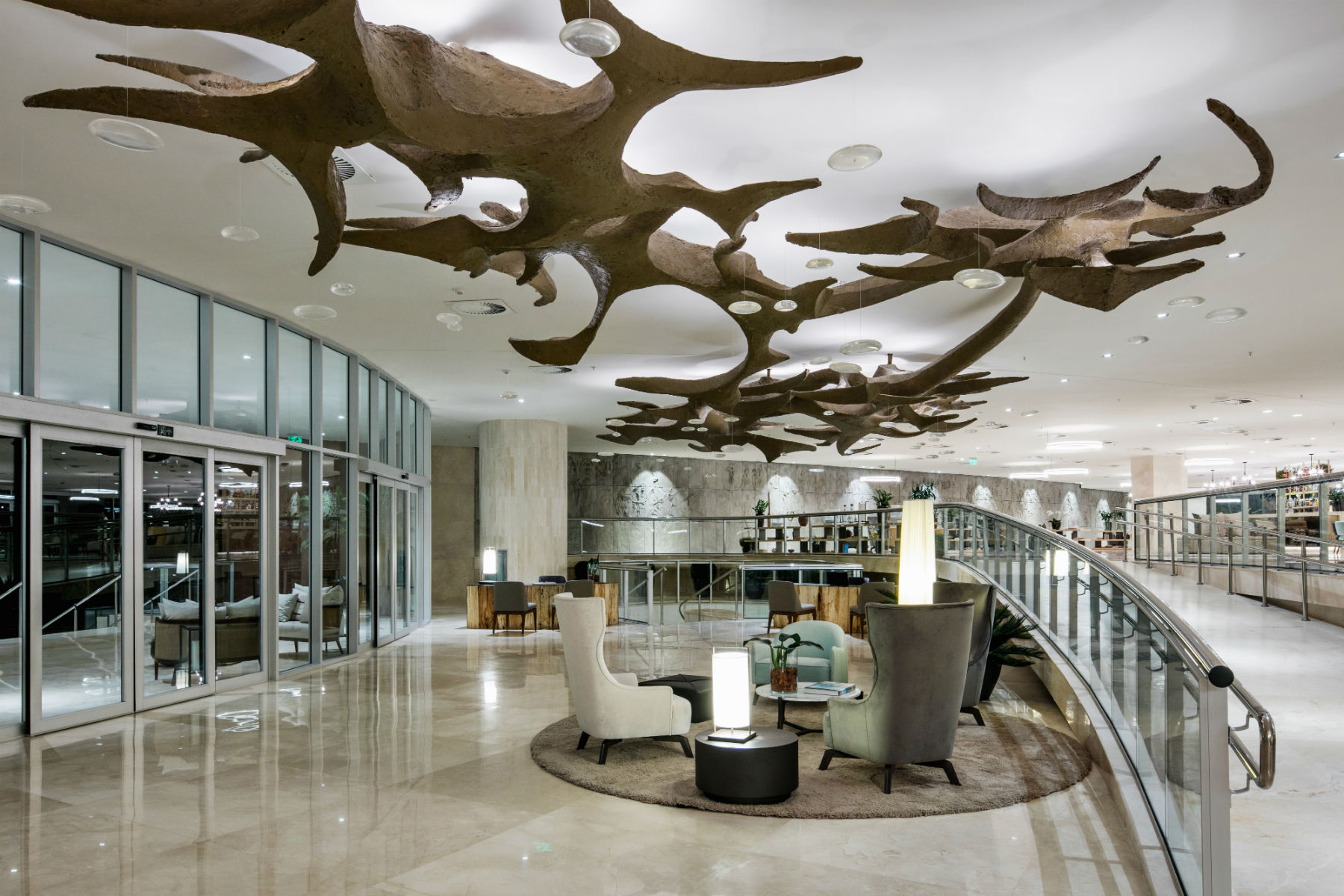 O lobby de 3 mil metros quadrados sem pilastras do projeto de Niemeyer para o Hotel Nacional (Foto Carla Lencastre)
