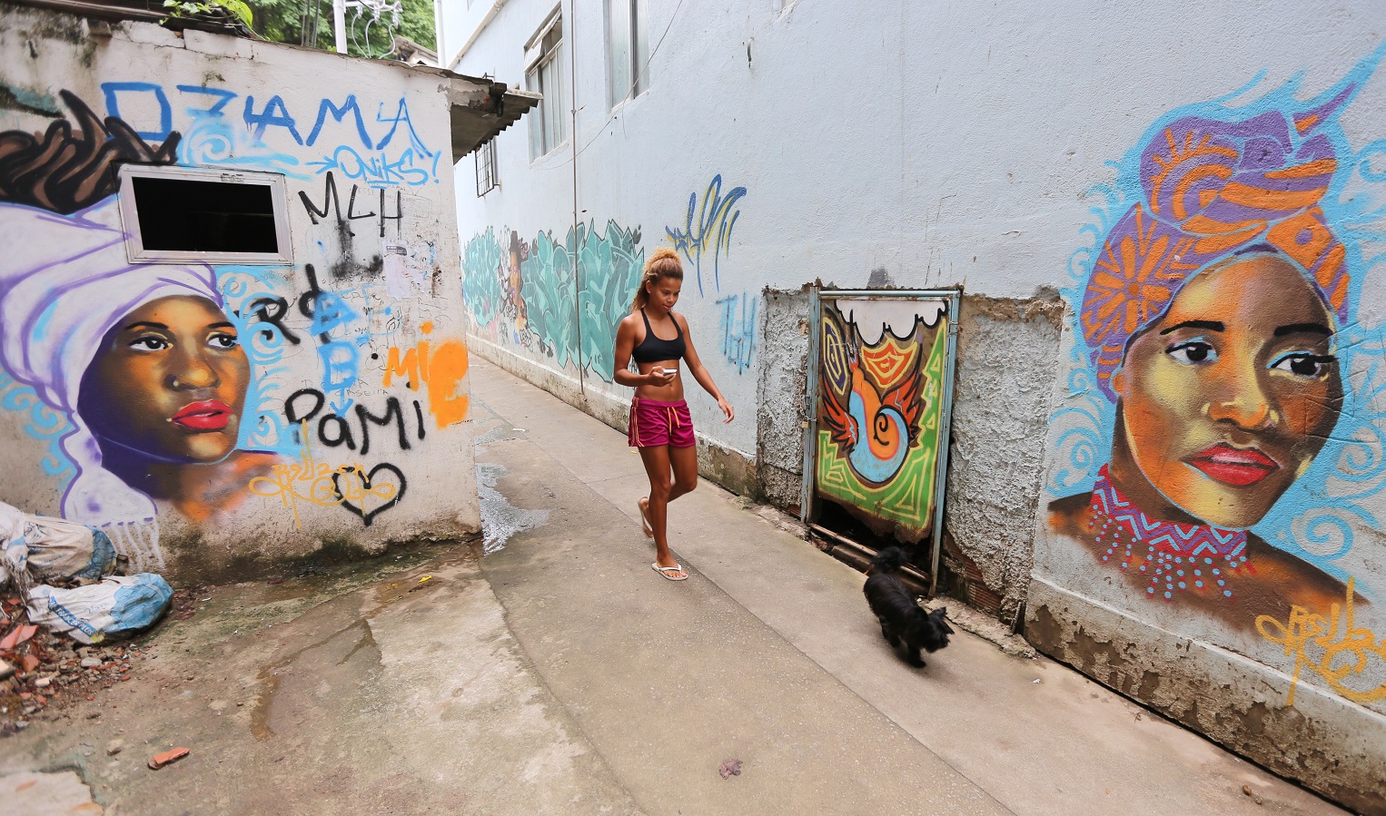 Foto Tasso Marcelo/AFP Em 2016 foram quase dez mil casos registrados de roubo de cargas. As favelas, da Zona Note à Zona Sul, são as mais prejudicadas com o desabastecimento. Foto de Tasso Marcelo/AFP