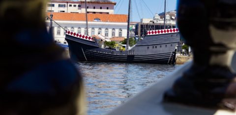 Caravela na Praça XV: as muitas heranças de Portugal no Centro (Foto Marcio Menasce)