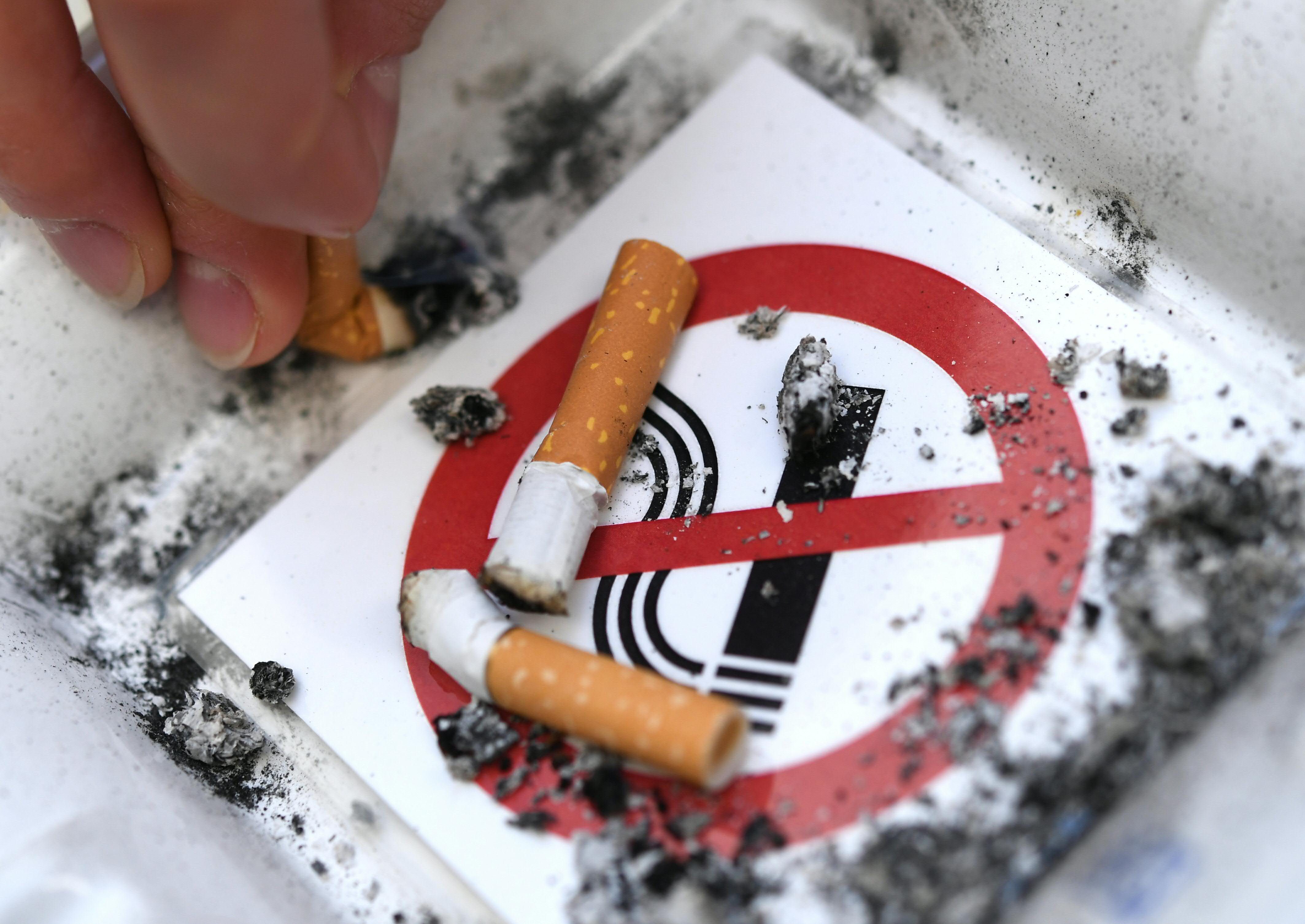 Foto de Helmut Fohringer/ AFP Sinal de proibido de cigarro. Foto de Helmut Fohringer/ AFP
