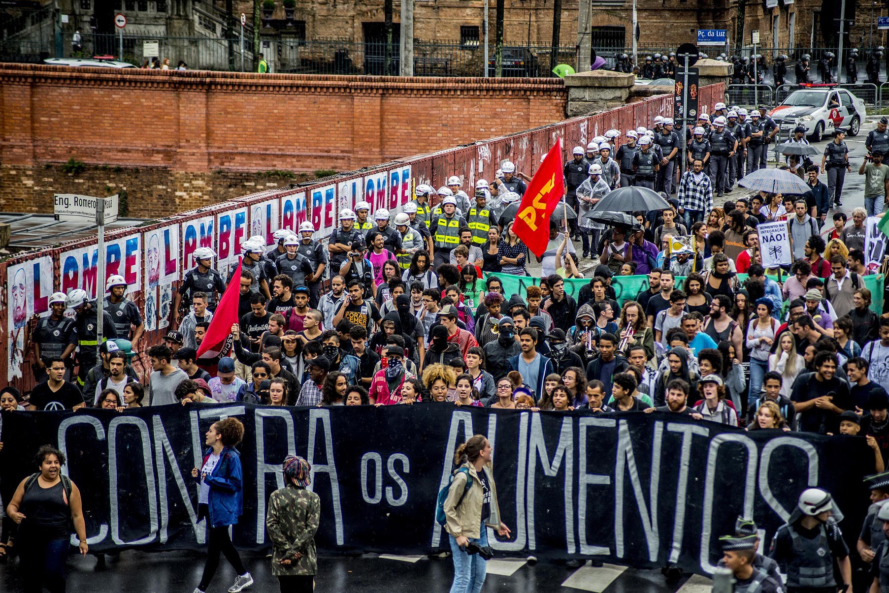 Cris Faga/Citizenside Milhares de manifestantes foram às ruas em todas as capitais do Brasil em 2013: estopim foi aumento das passagens de ônibus. Cris Faga/Citizenside