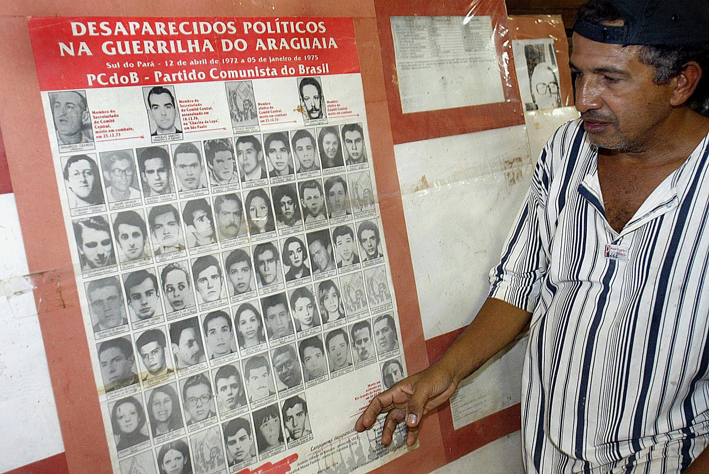 Foto Vanderlei Almeida/AFP Cartaz com as fotos dos guerrilheiros desaparecidos no Araguaia. Foto Vanderlei Almeida/AFP