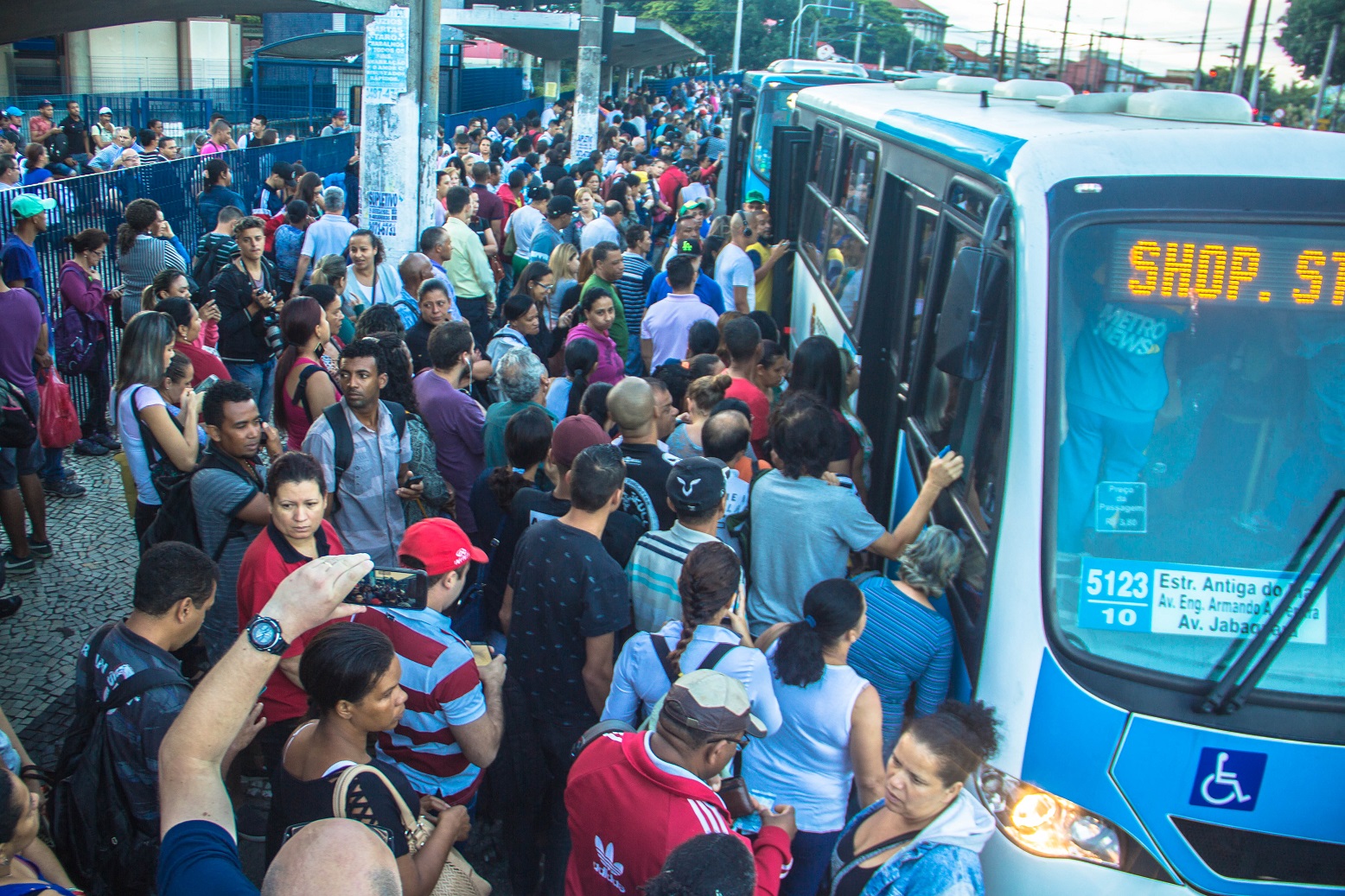 Para a cientista social, os moradores das periferias querem um Estado capaz de fornecer transporte, creches e escolas gratuitos. Foto Danilo Fernandes/Brazil Photo Press