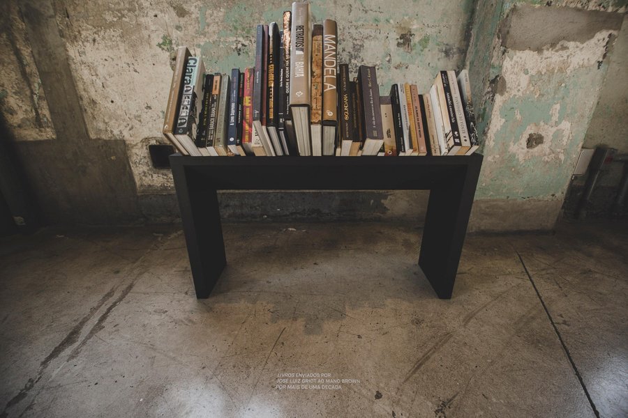 Livros que fizeram a cabeça dos Racionais MCs na exposição na Red Bull Music Academy (Foto: Fabio Piva/Red Bull Content Poll)
