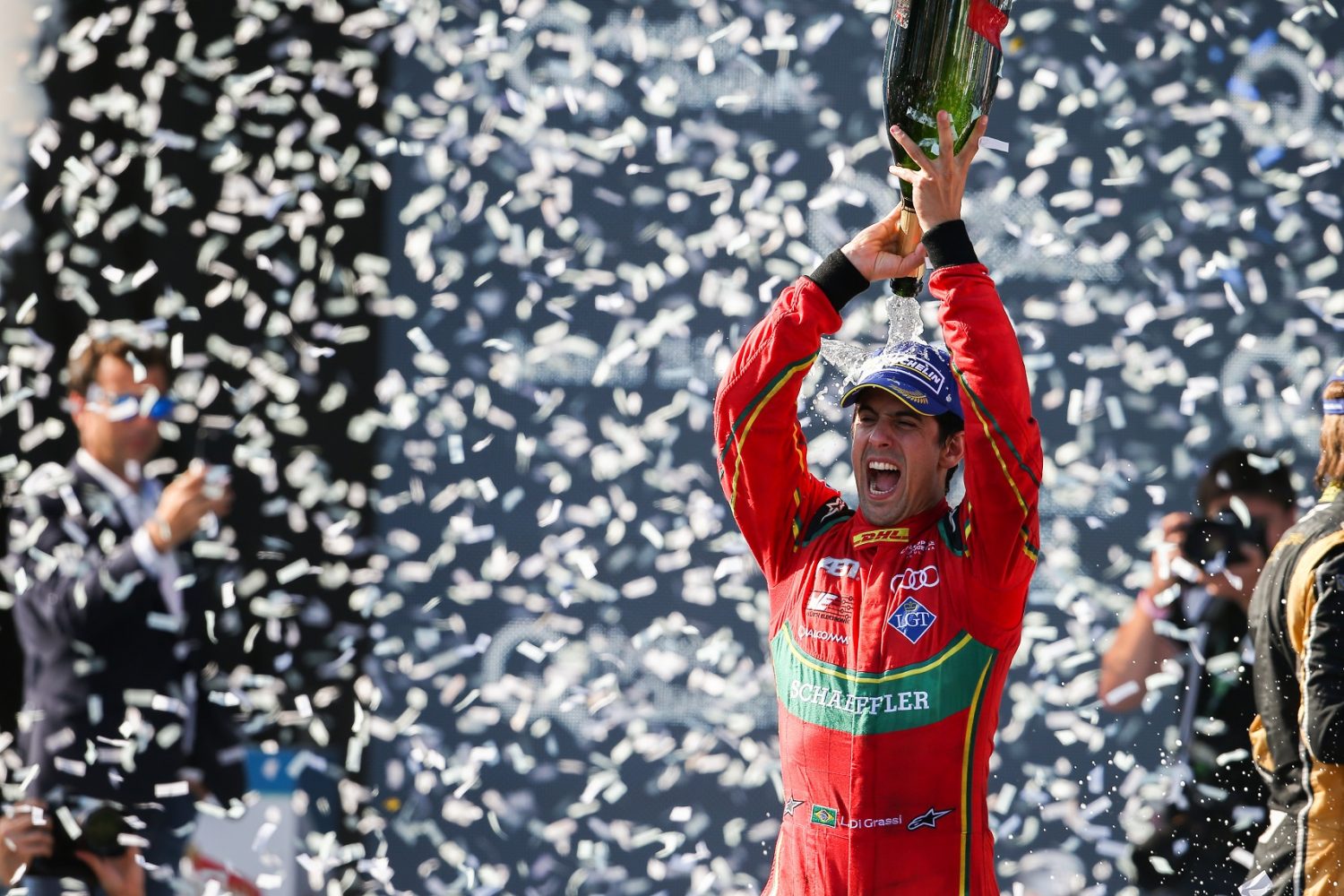 Foto Antonio Vincent/DPPI O brasileiro Lucas Di Grassi comemora o título da temporada de Fórmula E. Foto Antonio Vincent/DPPI