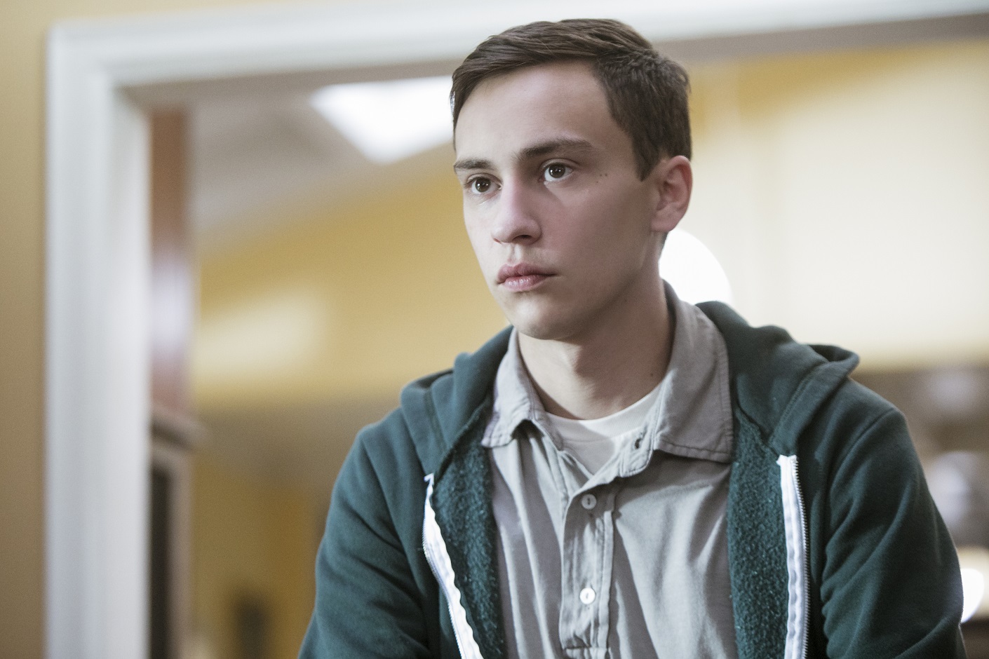 Foto Divulgação O jovem Sam Garner, vivido pelo ator Kier Gilchrist, personagem principal da nova série Atypical, do Netflix. Foto Divulgação