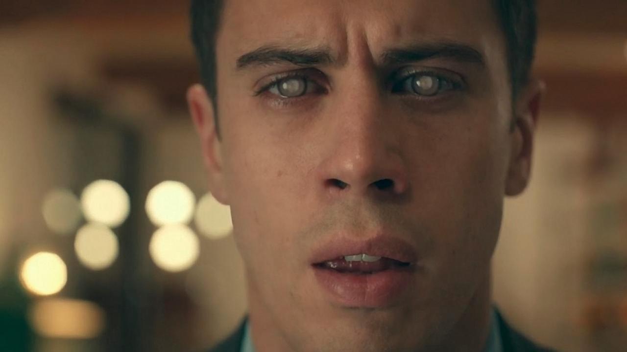 Foto Divulgação O episódio "The entire history of you", da série Black Mirror: o personagem rebobina a sua vida. Foto Divulgação