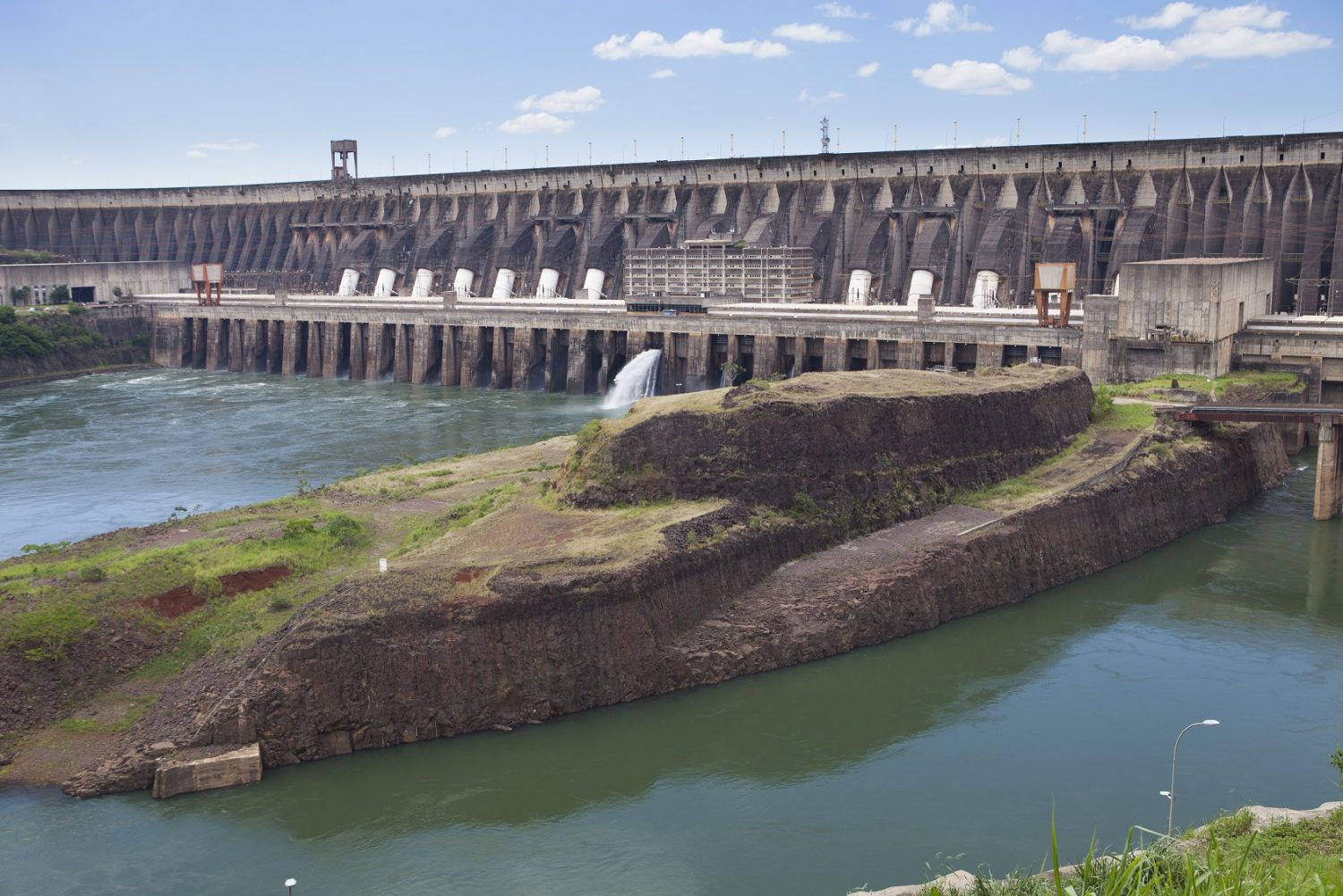Foto Antoine BOUREAU / Photononstop Uma das dúvidas sobre a privatização da Eletrobras é o destino de Itaipu. Combinamos com os paraguaios? Foto Antoine BOUREAU / Photononstop