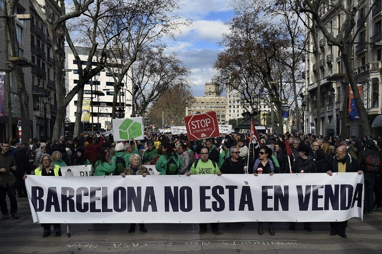 Protesto contra o turismo sem controle, nas Ramblas, a área mais movimentada de Barcelona, em janeiro deste ano (Foto Lluis Gene/AFP)