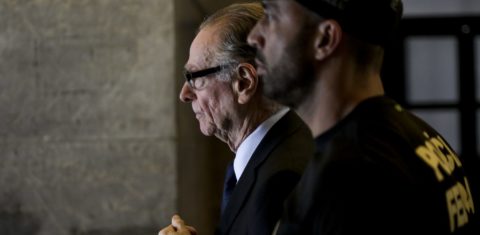 Carlos Arthur Nuzman deixa a Polícia Federal: o cartola é acusado de subornar membros do COI (Foto Luciano Belford / AGIF)