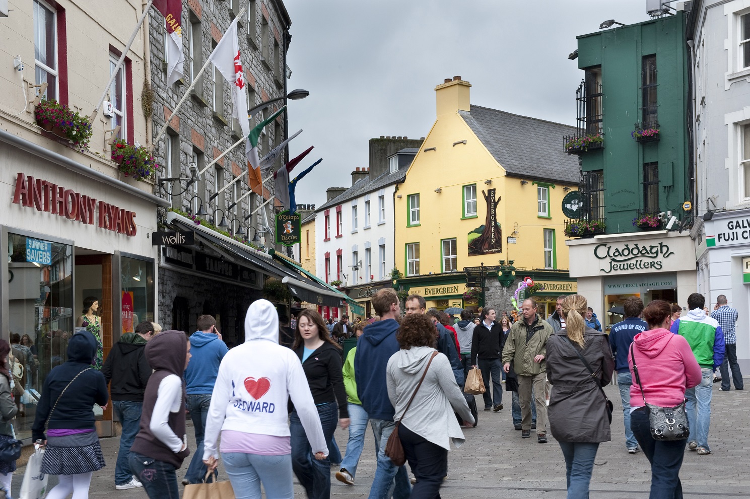 Foto Gilles Lansard/Only World Rua de pedestres na Irlanda, exemplo que vem se espalhando por várias partes do mundo. Foto Gilles Lansard/Only World