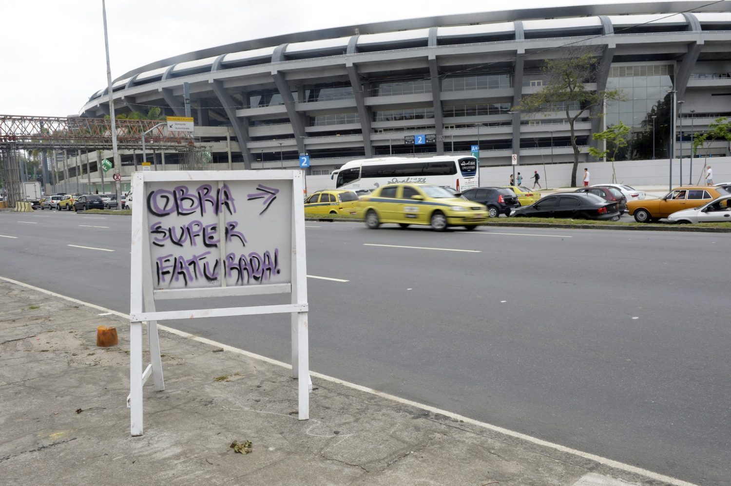 Antigo maior do mundo, o Maracanã sofre com os problemas de gestão e o superfaturamento. Foto Frédéric SOREAU / Photononstop