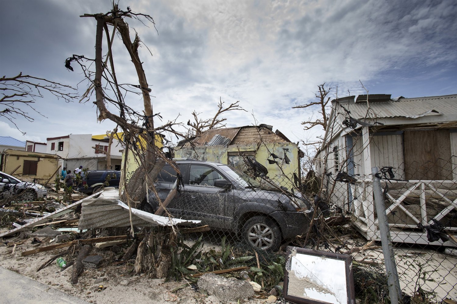 Imagem da ilha de São Martinho após a passagem do furacão. Foto Gerben Van Es/Ministério da Defesa da Holanda