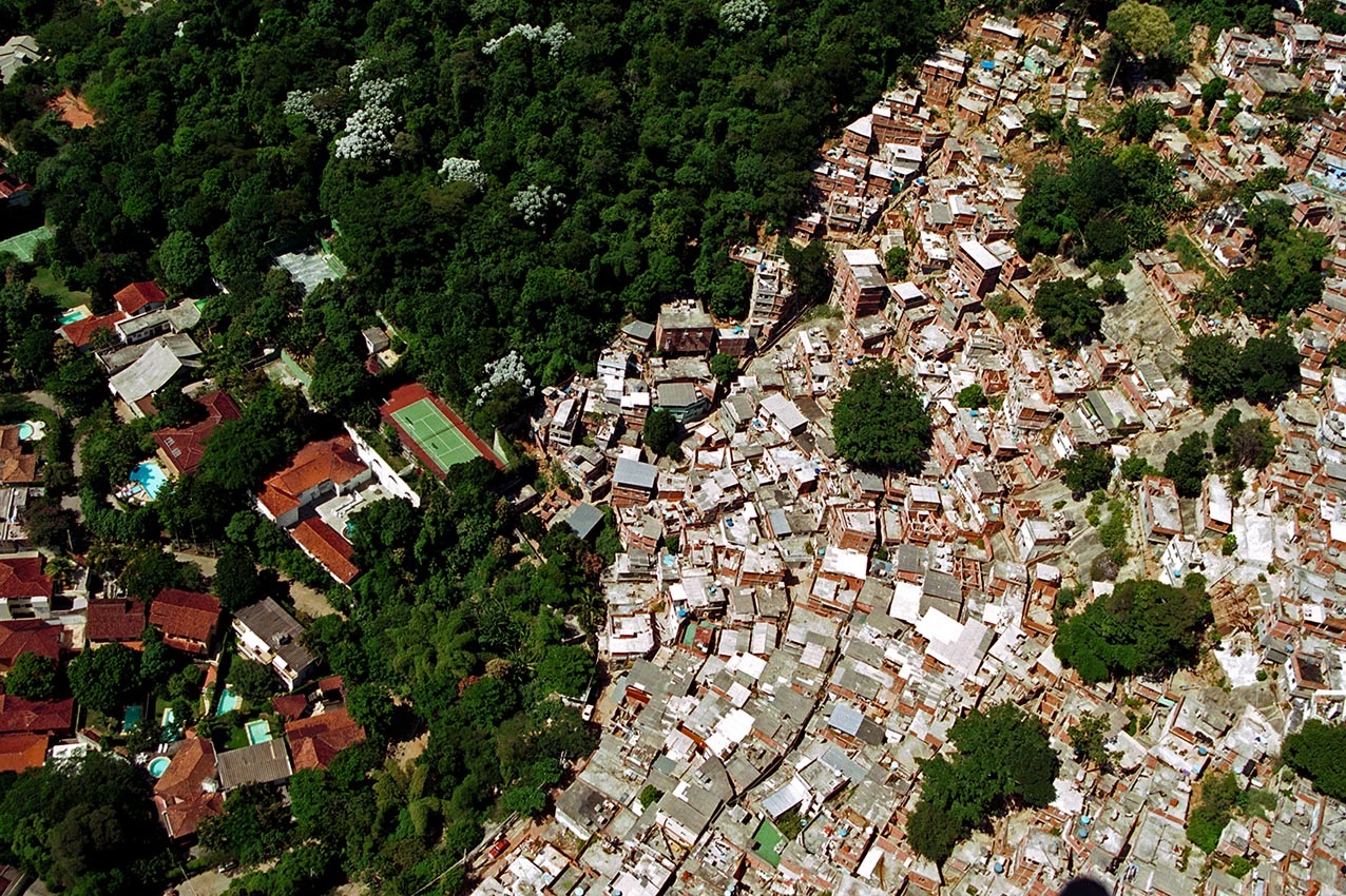 Foto Custódio Coimbra A enorme desigualdade provocada pela hegemonia financeira no mundo é o tema principal de "Dedo na Ferida", de Silvio Tendler. Foto Custódio Coimbra