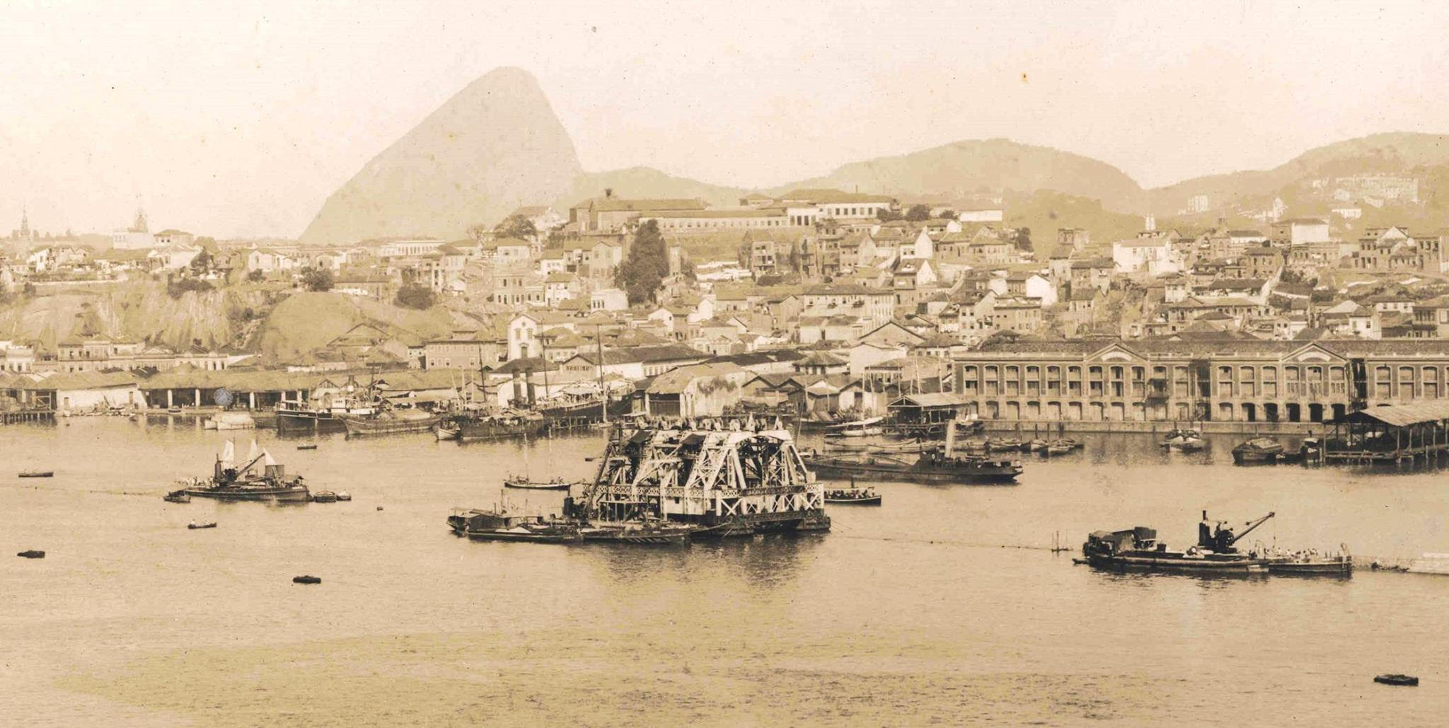 Fotos da construção do Porto do Rio no início século XX. "Álbum das Obras do Porto do Rio de Janeiro."