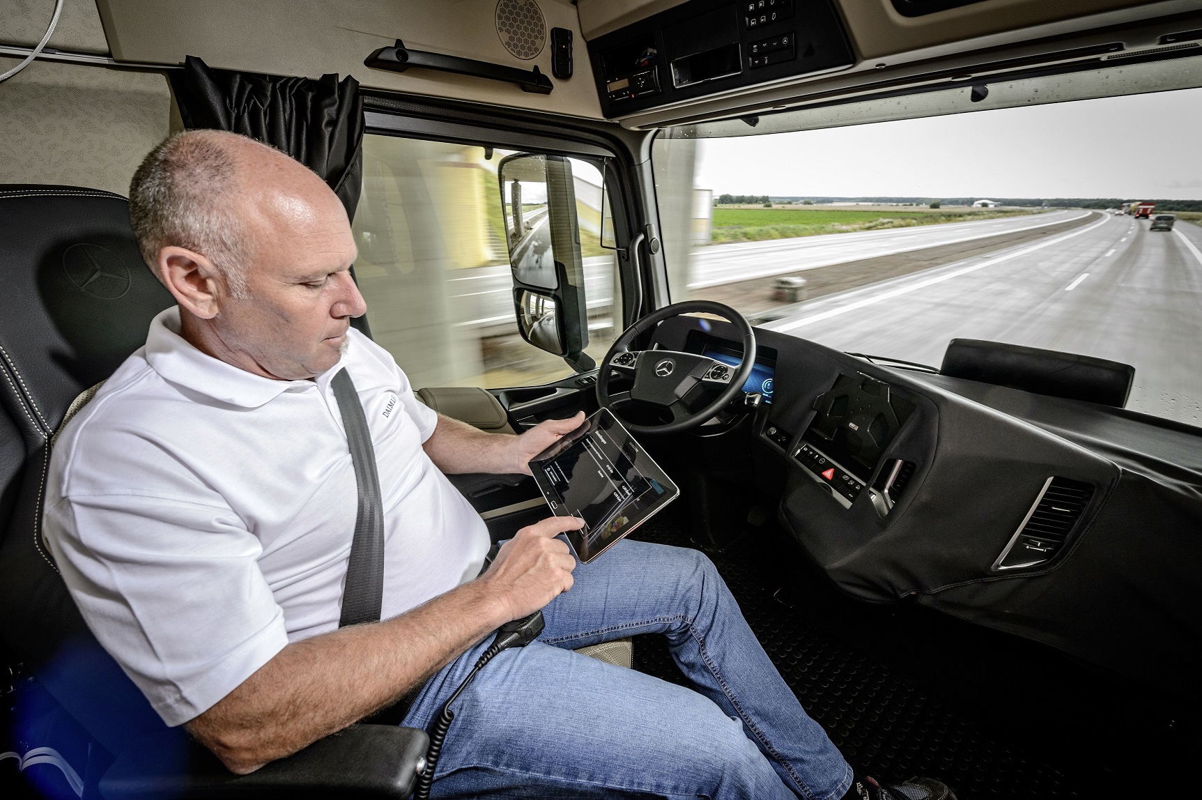 Foto Divulgação/Mercedes Benz Empresas tradicionais do ramo como Mercedes, Volvo e DAF estão desenvolvendo sistemas autônomos para seus produtos. Foto Divulgação/Mercedes Benz