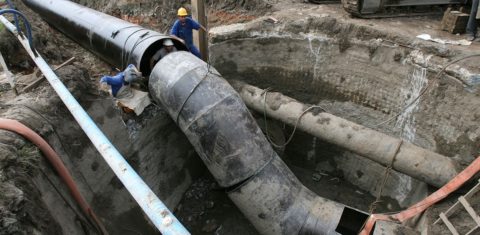 Obra da Cedae no emissário submarino da Barra. O patrimônio líquido da empresa avançou 417% em dez anos. Foto de Custódio Coimbra
