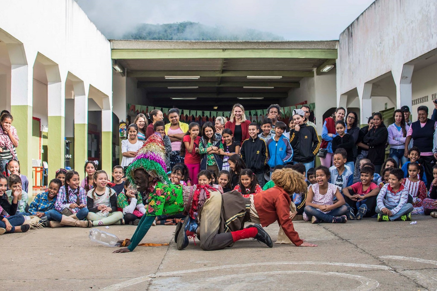 Os Palhaços Sem Fronteiras Brasil trabalham nas periferias das cidades ou em áreas atingidas por catástrofes. Foto Ricardo Avelar