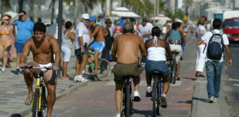 Correr na Lagoa ou flanar no calçadão da orla aos domingos viraram utopias cariocas. Foto Custódio Coimbra