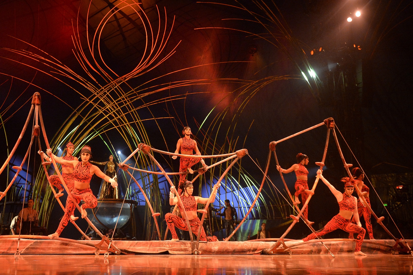 O espetáculo ‘Amaluna’ é definido como uma história épica e emocional de amor” entre a filha da rainha de uma ilha e um “bravo jovem pretendente”. Foto Levi Bianco/Brazil Photo Press
