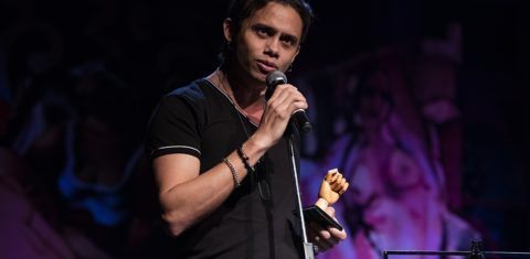 O ator Silvero Pereira, o Nonato, da novela “A Força do Querer”, lembrou os homossexuais mortos em 2017. Foto Marizilda Cruppe