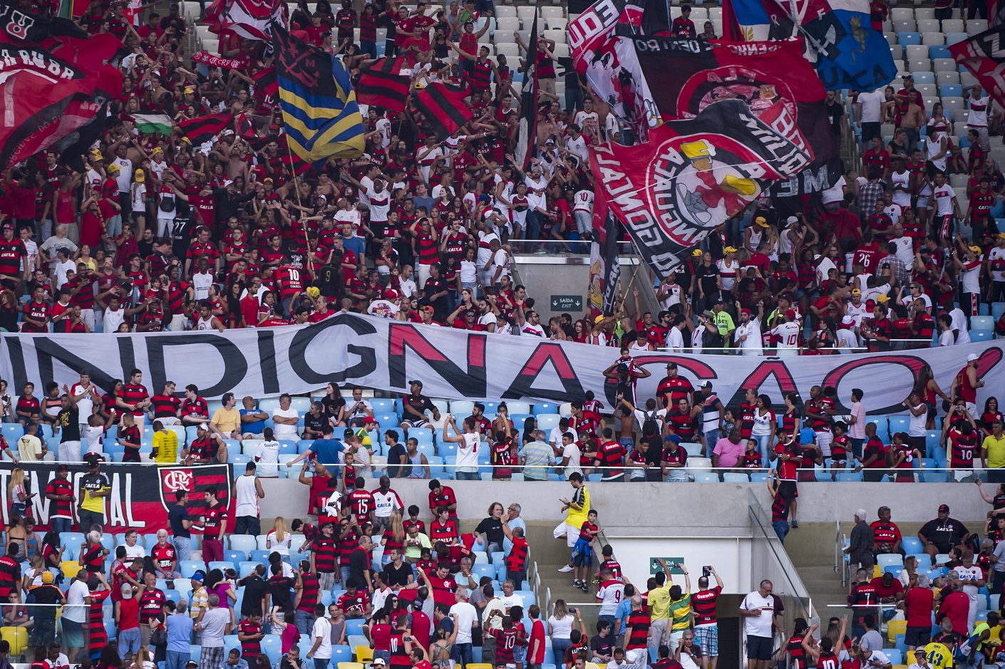 Imagine trabalhar com mais de 50 mil pessoas gritando no seu ouvido e controlando tudo que é feito? Foto Fernando Soutello/AGIF