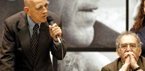 Rubem Fonseca e Gabriel Garcia Marquez durante uma entrevista coletiva no México. Foto Hector Guerrero