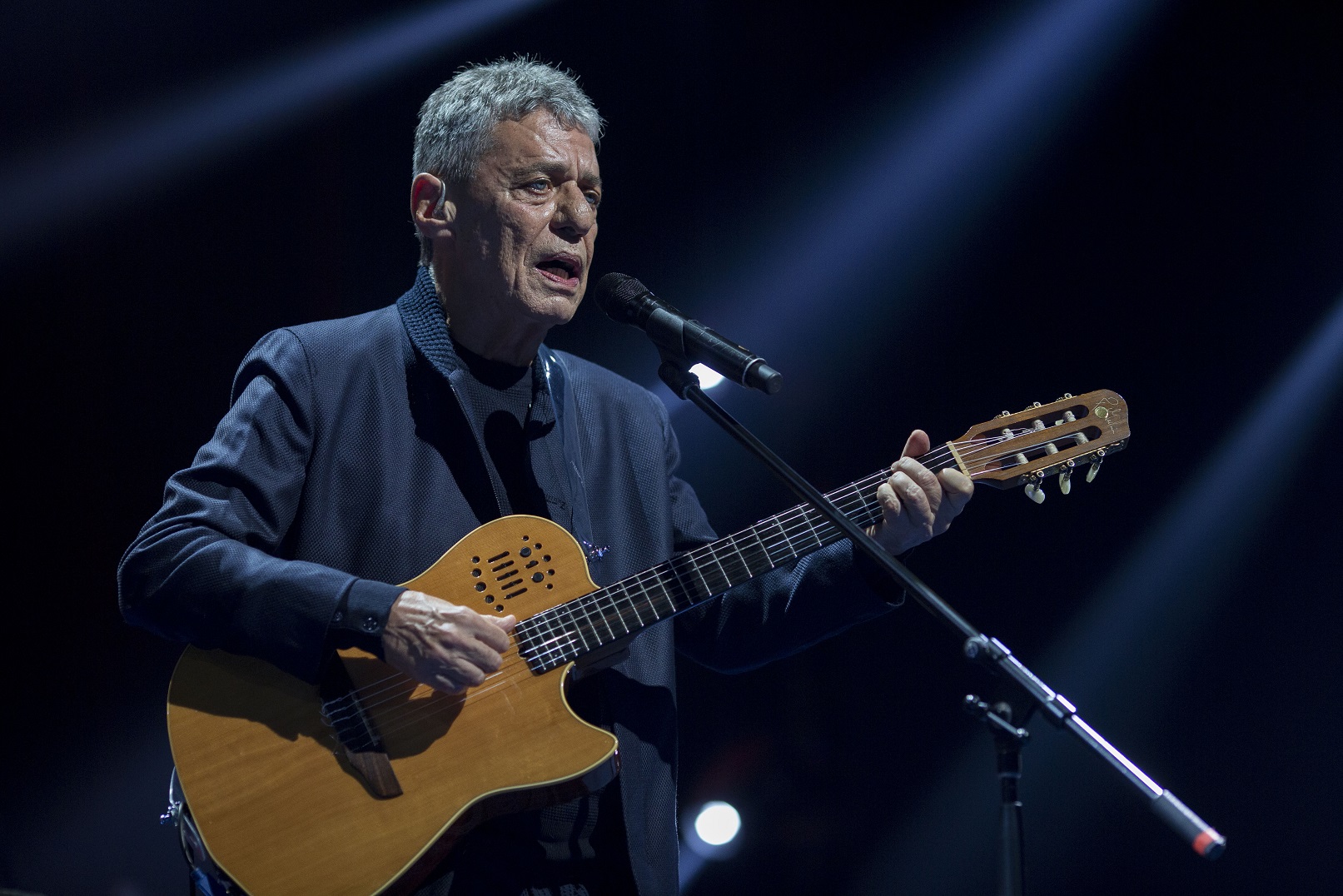 Foto Mauro Pimentel/AFP Chico Buarque no show "Caravanas", em cartaz no Rio de Janeiro. Foto Mauro Pimentel/AFP