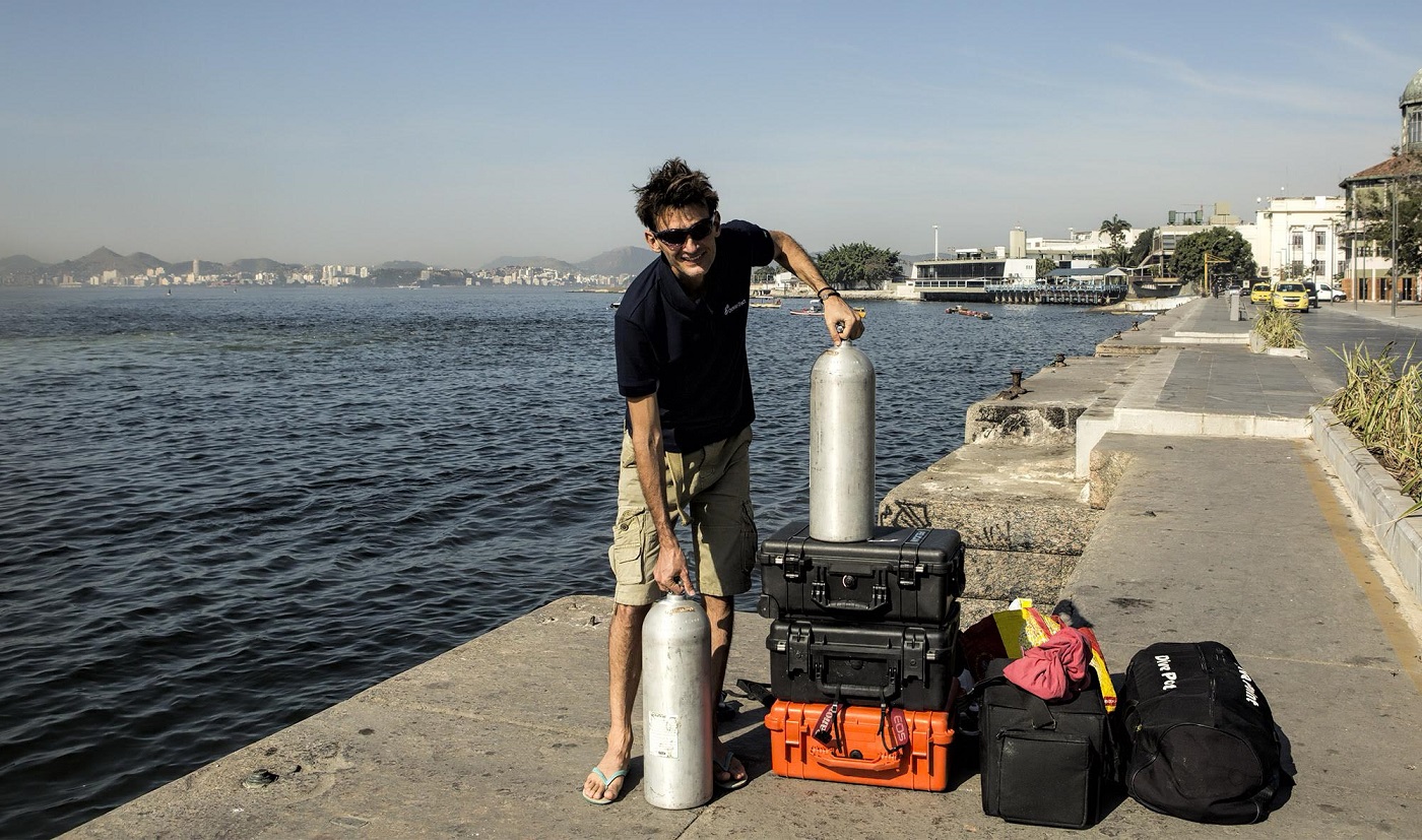 Foto Acervo Pessoal Ricardo e o inseparável equipamento que usa na aventuras pelo fundo do mar. Foto Acervo Pessoal