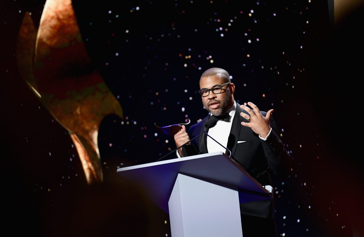 O diretor e roteirista Jordan Peele recebe prêmio por roteiro original do Writers Guild Awards: ele foi indicado aos Oscar (Emma McIntyre/Getty Images/AFP)