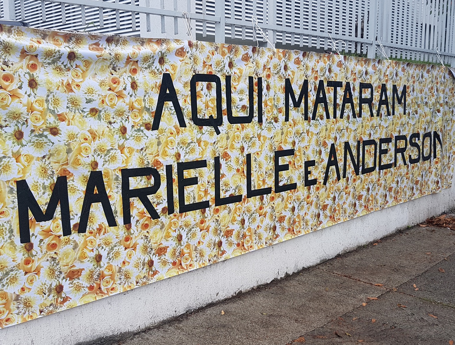 Foto Oscar Valporto Homenagens na esquina do Estácio onde Marielle e Anderson foram executados. Foto Oscar Valporto