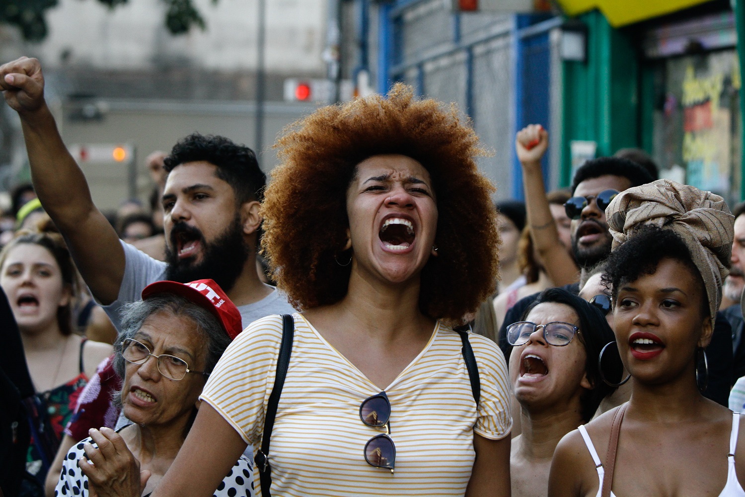 Foto Fabio Vieira/FotoRua/NurPhoto Manifestante grita na Avenida Paulista durante um protesto contra a morte de Marielle Franco. Foto Fabio Vieira/FotoRua/NurPhoto